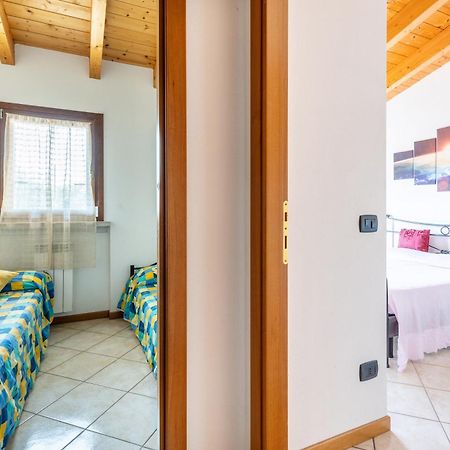 Residence La Corte Near Gardaland カステルヌオーヴォ・デル・ガルダ エクステリア 写真