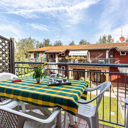 Residence La Corte Near Gardaland カステルヌオーヴォ・デル・ガルダ エクステリア 写真