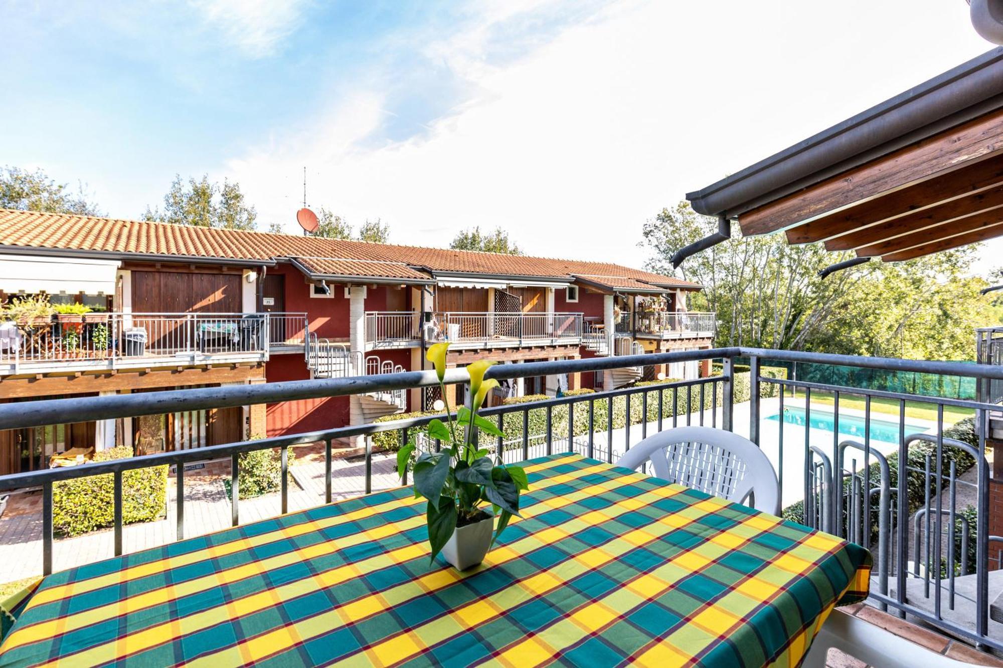 Residence La Corte Near Gardaland カステルヌオーヴォ・デル・ガルダ エクステリア 写真